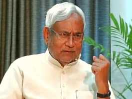 बिहार एवं पिछड़े राज्यों की विशेष आवश्यकताओं को एक अलग दृष्टिकोण से देखे वित्त आयोग : नीतीश कुमार बिहार के लोग, जो बाहर फंसे हुए हैं, उनसे फीडबैक लेकर उनकी परेशानियों दूर करें। जो घर आ गये हैं, उनकी पहचान कर टेस्ट करायें और जरूरी मदद करें। मुख्यमंत्री नीतीश कुमार ने कोरोना वायरस से उत्पन्न स्थितियों की समीक्षा के दौरान ये निर्देश दिये।