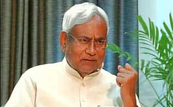 बिहार एनडीएः 17-17 सीटों पर जदयू-भाजपा, लोजपा को 6 सीटें बिहार के लोग, जो बाहर फंसे हुए हैं, उनसे फीडबैक लेकर उनकी परेशानियों दूर करें। जो घर आ गये हैं, उनकी पहचान कर टेस्ट करायें और जरूरी मदद करें। मुख्यमंत्री नीतीश कुमार ने कोरोना वायरस से उत्पन्न स्थितियों की समीक्षा के दौरान ये निर्देश दिये।