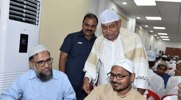 सभी एक दूसरे के धर्मों का आदर करेंः नीतीश