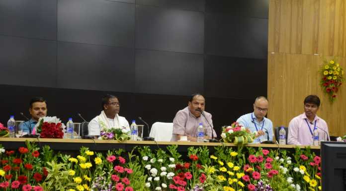 बालू घाट से बालू निकालने का काम ट्राइबल ड्रीम को