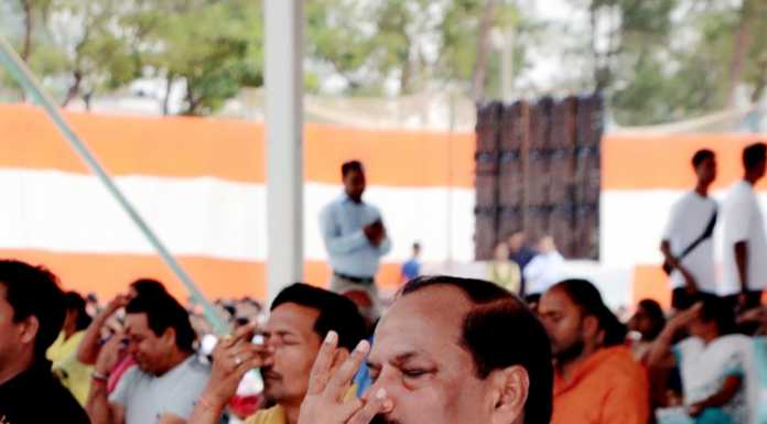रघुवर की राय- हेल्दी झारखंड बनाना है तो योग करना ही पड़ेगा