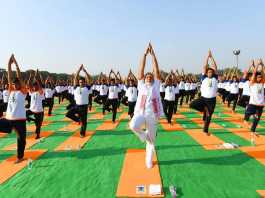 उत्तराखंड में प्रधान मंत्री नरेंद्र मोदी ने किया योग