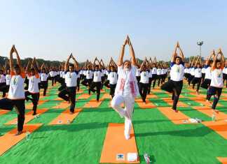उत्तराखंड में प्रधान मंत्री नरेंद्र मोदी ने किया योग