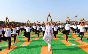 उत्तराखंड में प्रधान मंत्री नरेंद्र मोदी ने किया योग