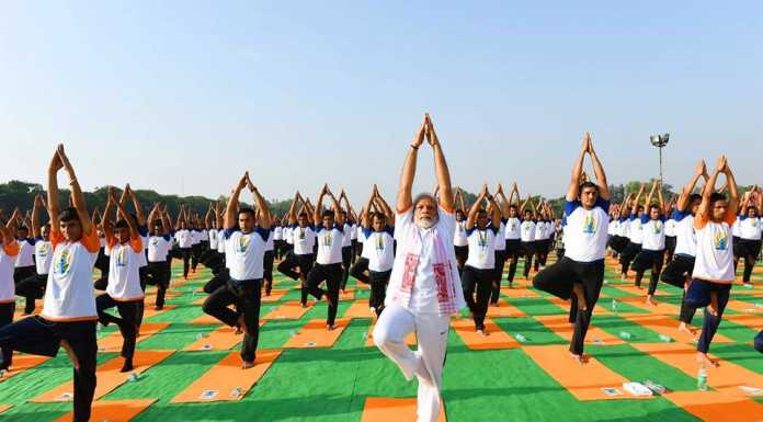 उत्तराखंड में प्रधान मंत्री नरेंद्र मोदी ने किया योग