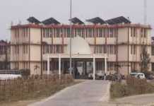 पहले कुलपति से लड़े और अब कुलसचिव ने इस्तीफा दे दिया