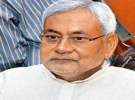 नीतीश कुमार पर कोटा में फंसे बच्चों को लाने का बढ़ रहा दबाव नीतीश कुमार पर उनकी ही सरकार के साझीदार दल बीजेपी का दबाव बढ़ने लगा है कि वे कोटा में फंसे बिह7ार के बच्चों को लाने की पहल करें।