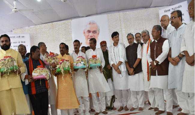 अटलजी की अस्थि कलश यात्रा आरंभ, पटना से 11 रथ हुए रवाना