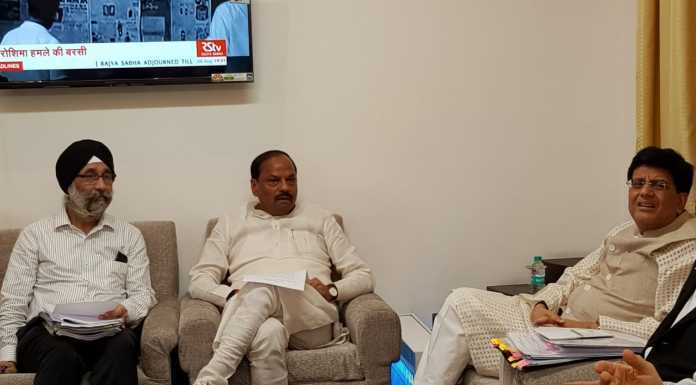 पीयूष गोयल से मिले रघुवर, मांगी एससी-एसटी की स्कालरशिप राशि