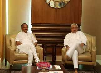 केरल को नीतीश कुमार ने 10 करोड़ और रघुवर ने 5 करोड़ की मदद दी
