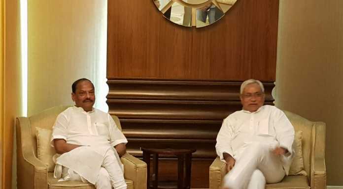 केरल को नीतीश कुमार ने 10 करोड़ और रघुवर ने 5 करोड़ की मदद दी