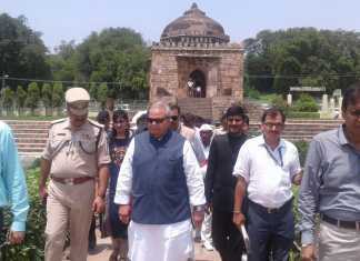 बिहार के गवर्नर पहुंचे शेरशाह का मकबरा देखने, साफ-सफाई के निर्देश