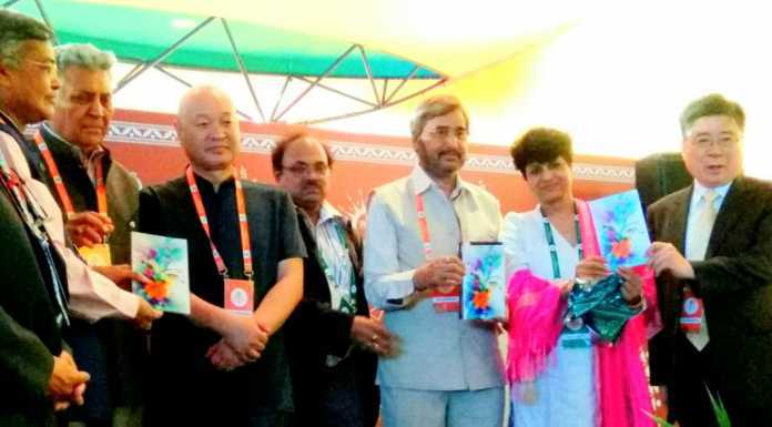 मंगला रानी की काव्य पुस्तक ‘खुशबुओं के चेहरे’ का मारिशस में विमोचन