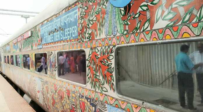 मधुबनी पेंटिंग से सज कर समस्तीपुर से रवाना हुई बिहार संपर्क क्रांति