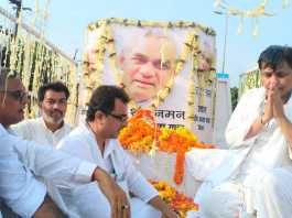 समस्तीपुर में अटलजी का अस्थि कलश देखने के लिए उमड़ी भीड़