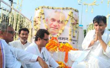 समस्तीपुर में अटलजी का अस्थि कलश देखने के लिए उमड़ी भीड़