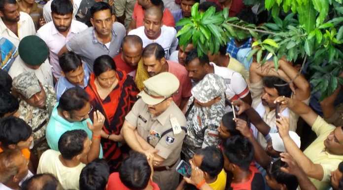 दवा दुकान में 5 लाख की चोरी और 2 हत्याओं से अरवल में हड़कंप, रोड जाम