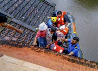 संयुक्त अरब अमीरात की केरल के लिए मदद ठुकराने पर छिड़ी बहस