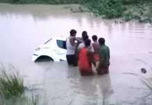 खाई में गिरी कार, दो लोगों की मौके पर ही हो गयी मौत