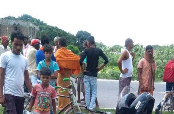 बोलेरो-बाइक की टक्कर में युवक की मौत, 1 की हालत नाजुक