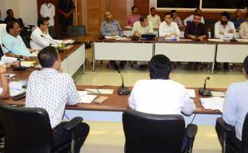 विद्युतीकरण में विलंब करने वालों को रघुवर ने हड़काया