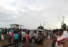 सारण जिले में जनसेवा से टकराई बोलेरो, बाल-बाल बचा ड्राइवर