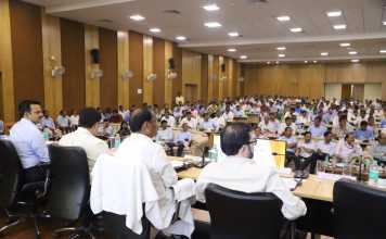 सभी काम की डेडलाइन तय करें और प्रगति की समीक्षा करेंः रघुवर