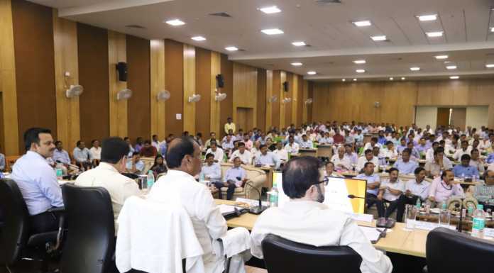 सभी काम की डेडलाइन तय करें और प्रगति की समीक्षा करेंः रघुवर