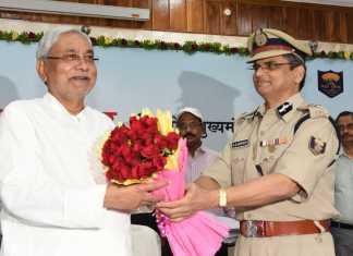 खौफ में जी रहे बिहारियों को नीतीश ने दिया डायल 100 का झुनझुना