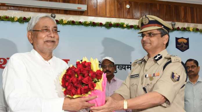 खौफ में जी रहे बिहारियों को नीतीश ने दिया डायल 100 का झुनझुना