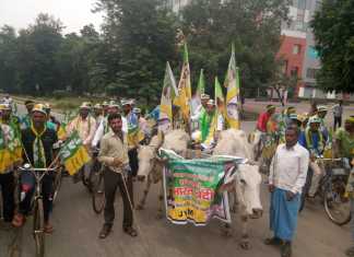 झारखंड में बैलगाड़ी पर बैठ कर सड़कों पर उतरे बंद समर्थक