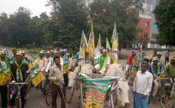 झारखंड में बैलगाड़ी पर बैठ कर सड़कों पर उतरे बंद समर्थक