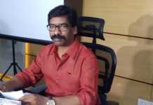 सीएम हेमंत सोरेन ने कहा- श्रमिकों की शीघ्र वापसी के लिए तत्पर ऐक्शन में दिखे झारखंड के मुख्यमंत्री हेमंत सोरेन। मंगलवार को धनबाद नगर निगम के कुछ अधिकारियों पर प्राथमिकी दर्ज करने का आदेश दिया।