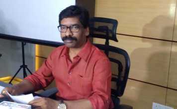 झारखंड में 25 करोड़ मानव दिवस का सृजन, 20 हजार करोड़ पारिश्रमिक ऐक्शन में दिखे झारखंड के मुख्यमंत्री हेमंत सोरेन। मंगलवार को धनबाद नगर निगम के कुछ अधिकारियों पर प्राथमिकी दर्ज करने का आदेश दिया।