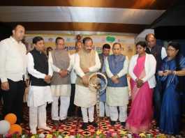 रघुवर ने तीर्थ योजना के तहत पुरी यात्रा के लिए रवाना किया ट्रेन