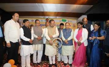 रघुवर ने तीर्थ योजना के तहत पुरी यात्रा के लिए रवाना किया ट्रेन