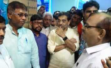 कुशवाहा हास्टल के घायल छात्रों से मिलने बेगूसराय पहुंचे उपेंद्र