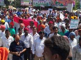 रोहतास में बंद पत्थर उद्योग चालू कराने के लिए प्रदर्शन