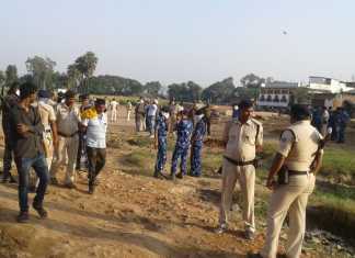 बिक्रमगंज में अवैध बूचड़खाने पर छापेमारी, मांस-चमड़ा बरामद