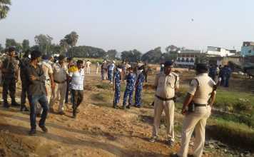 बिक्रमगंज में अवैध बूचड़खाने पर छापेमारी, मांस-चमड़ा बरामद