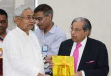 बिहार को विशेष दर्जे की जरूरत समझाई नीतीश कुमार ने