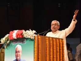 नीतीश ने कबूला, आज की राजनीति में गिरावट आ गयी है