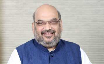 बीएसएफ अधिकारियों के साथ गृह मंत्री अमित शाह ने मंत्रणा की बंगाल में बीजेपी की सरकार बनी तो सरकारी नौकरियों में महिलाओं को 30 प्रतिशत आरक्षण दिया जायेगा। सरकारी कर्मचारियों को 7वां वेतनमान मिलेगा।