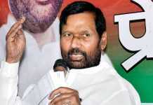 रामविलास पासवान ने मेरी एक चिट्ठी के जवाब में लिखी थीं 6 चिट्ठियां रामविलास पासवान आज पंचतत्व में निलीन हो गये, लेकिन कई लोगों के लिए कई यादें छोड़ गये हैं। कोई उनकी सज्जनता तो कई लोग उनकी कार्य प्रणाली की चर्चा करते हैं।