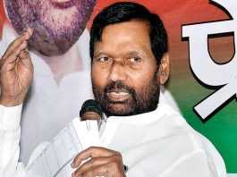 रामविलास पासवान ने मेरी एक चिट्ठी के जवाब में लिखी थीं 6 चिट्ठियां रामविलास पासवान आज पंचतत्व में निलीन हो गये, लेकिन कई लोगों के लिए कई यादें छोड़ गये हैं। कोई उनकी सज्जनता तो कई लोग उनकी कार्य प्रणाली की चर्चा करते हैं।