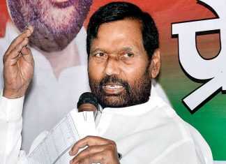 रामविलास पासवान ने मेरी एक चिट्ठी के जवाब में लिखी थीं 6 चिट्ठियां रामविलास पासवान आज पंचतत्व में निलीन हो गये, लेकिन कई लोगों के लिए कई यादें छोड़ गये हैं। कोई उनकी सज्जनता तो कई लोग उनकी कार्य प्रणाली की चर्चा करते हैं।