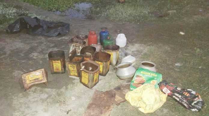 BEGUSARAI BRIEF: देसी शराब बनाते दो महिला समेत 4 गिरफ्तार