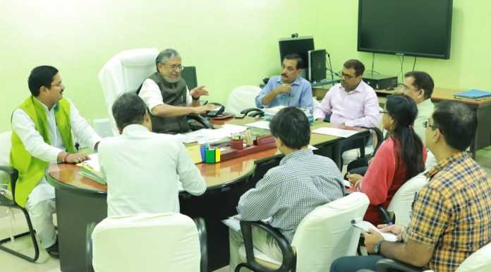 सुशील मोदी ने 40 पैक्सों में शीघ्र ड्रायर मशीन लगाने का निर्देश दिया