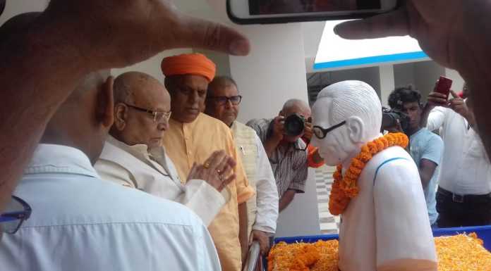 पर्यटन स्थल के रूप में विकसित होगा जेपी का गांवः गवर्नर