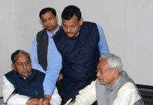 नीतीश ने पूछा- खर्च इतना, फिर भी सड़कें खराब क्यों हैं